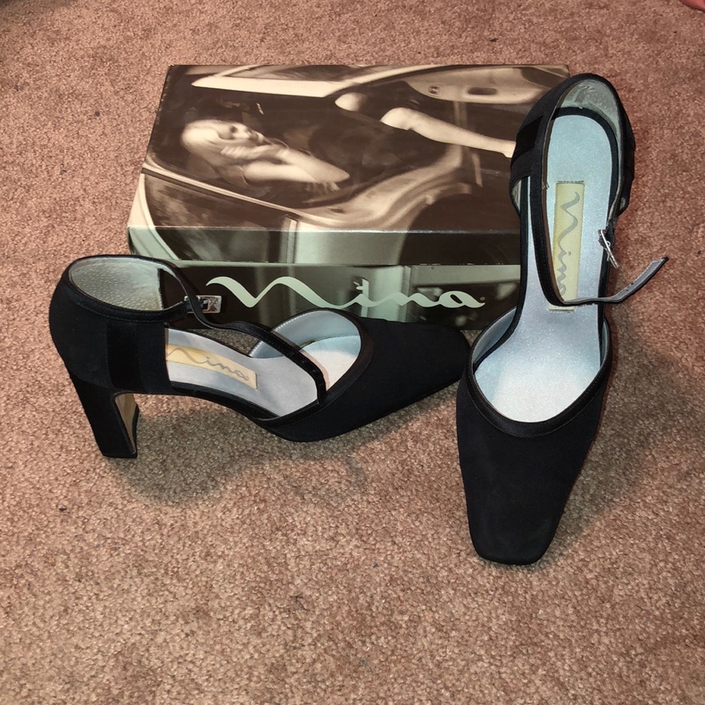 Nina black French pea heels